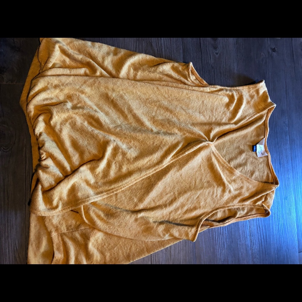 Sleeveless yellow top